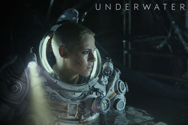 Aktris Kristen Stewart berperan sebagai peneliti bernama Norah Price dalam film Underwater yang dirilis oleh 20th Century Fox.