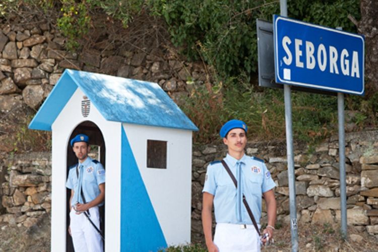 Desa kecil Seborga di Italia bahkan memiliki polisi penjaga perbatasan sendiri.