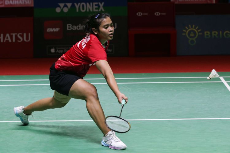 Tunggal putri Indonesia, Gregoria Mariska Tunjung bertanding melawan tunggal putri China, Han Yue pada pertandingan perempat final Indonesia Masters 2023 di Istora Senayan, Jakarta, Jumat (27/1/2023). Gregoria gagal melaju ke semifinal Indonesia Masters 2023 setelah kalah dengan skor 21-19, 8-21, 16-21.