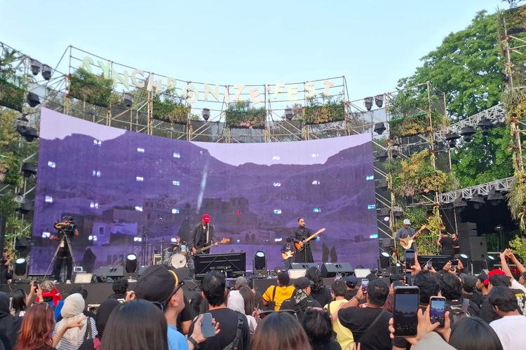 Tampil di Synchronize Fest 2026, Polka Wars Ingatkan Kebakaran Hutan