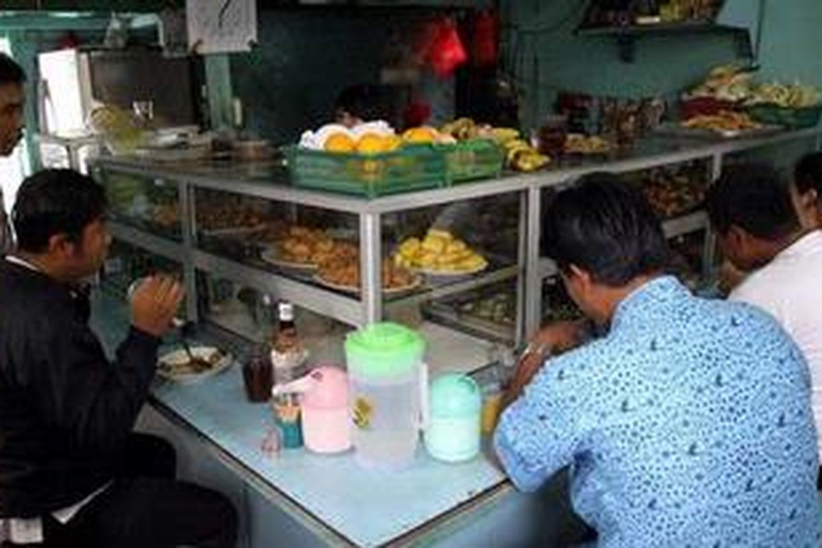 Ilustrasi: Warteg sebagai salah satu UMKM yang akan kena pajak penghasilan?