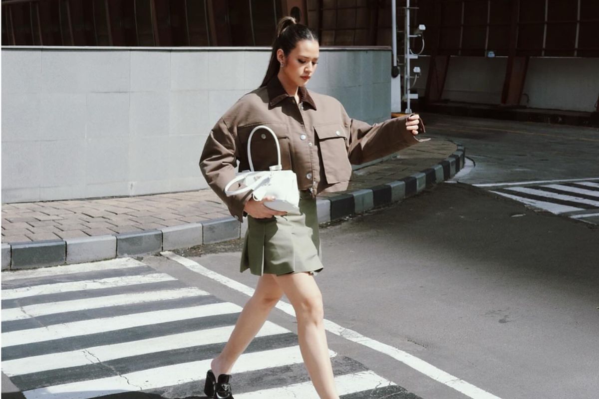 9 Gaya Kasual Raisa dengan Rok dan Mini Dress, Bisa Jadi Inspirasi