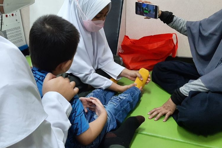 Program Pendidikan Vokasi Universitas Indonesia (UI) baru saja meresmikan Vocation Wellness Center (VWC) yang merupakan pusat layanan kesehatan yang berfokus pada fisioterapi dan okupasi terapi.