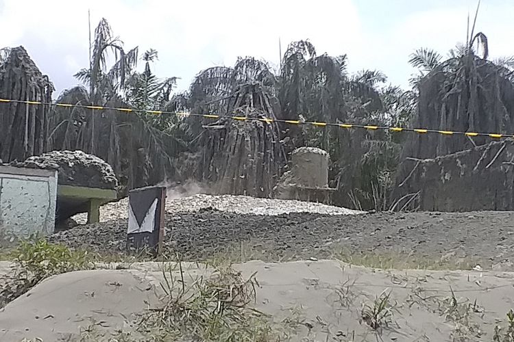 Semburan gas disertai lumpur merusak bangunan Ponpes Al Ihsan Boarding School Riau Kampus 2 di Kelurahan Tuah Negeri, Kecamatan Tenayan Raya, Kota Pekanbaru, Riau, Sabtu (6/2/2021).