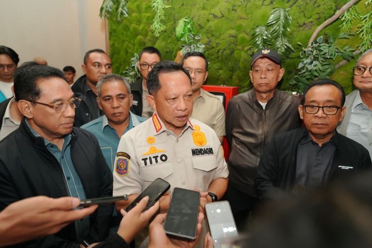 Mendagri Tito Tinjau Langsung NTT, Pastikan Pemenuhan Kebutuhan Masyarakat Terdampak Gempa