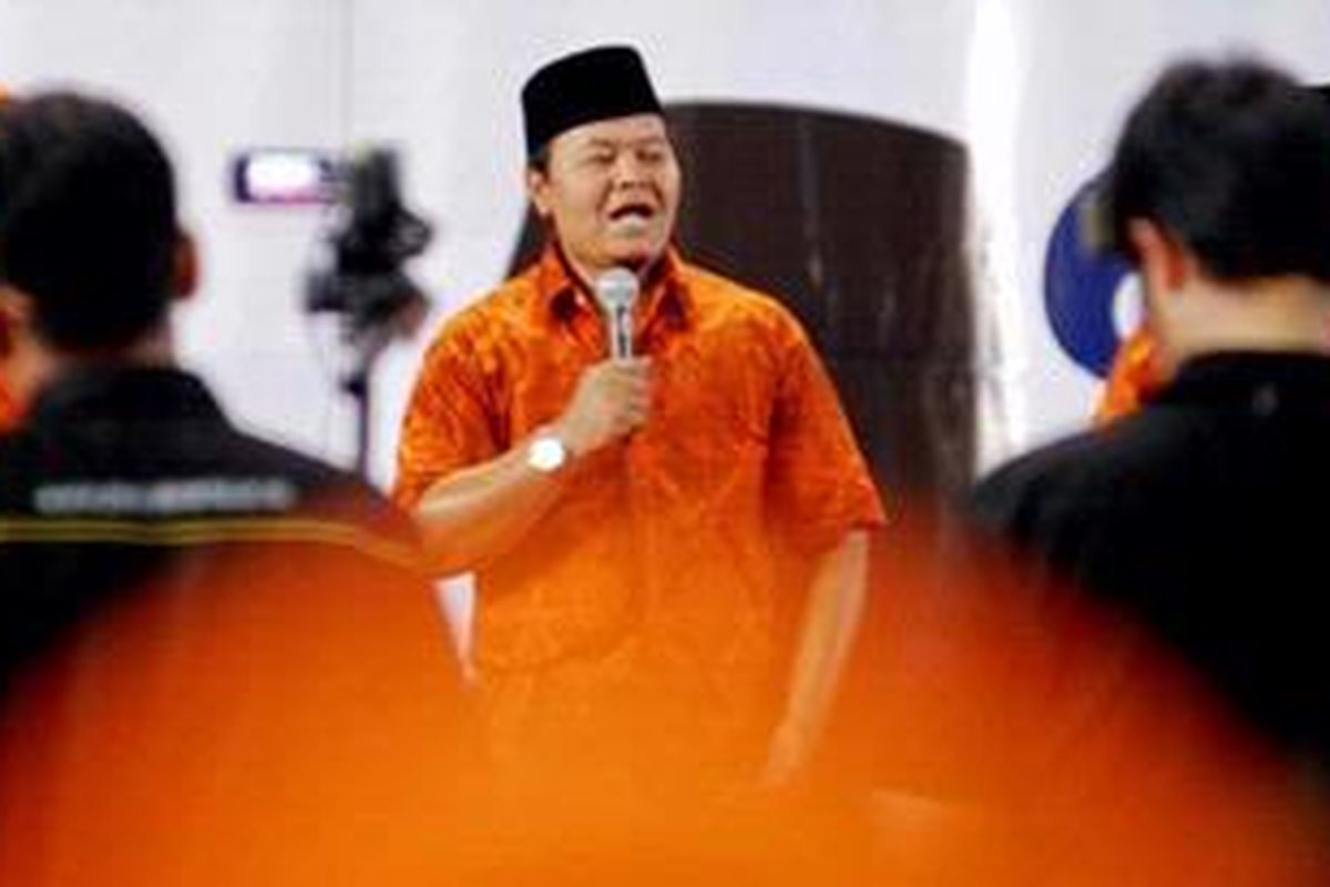 Calon Gubernur DKI Jakarta, Hidayat Nur Wahid, saat berkampanye di GOR Otista, Jakarta Timur, Jumat (29/6/2012). Dalam kampanyenya, Hidayat Nur Wahid mengaku menyesalkan kampanye hitam yang dilakukan lawan politiknya.