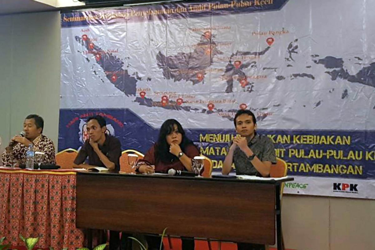 Para Pembicara dalam Seminar Publik dan Rapat Kerja dalam rangka Peringatan Hari Anti Tambang (HATAM) 2017 yang  berlangsung di Manado Senin, (29/05/2017).