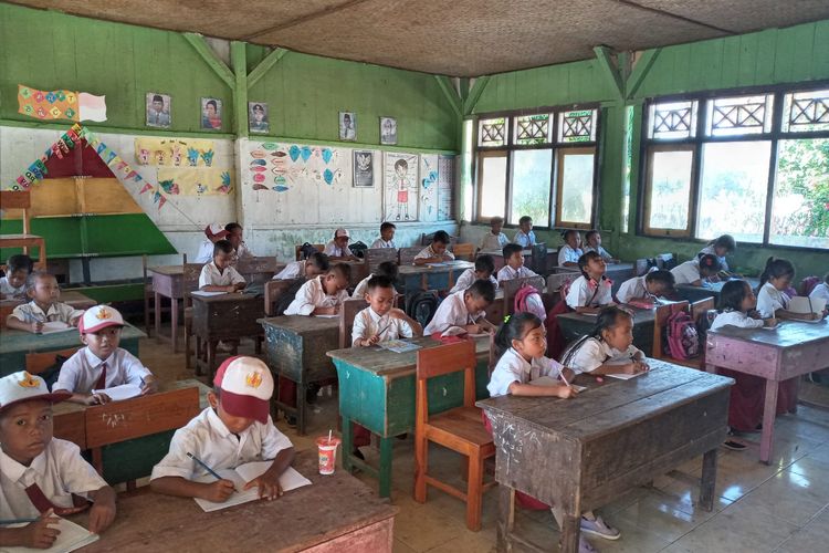 Proses pembelajaran di SDN 1 Pulau Medang Sumbawa