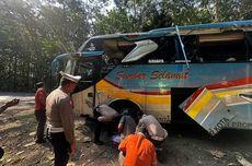 Bus Sumber Selamat Oleng dan Terguling di Hutan Ngawi, Sopir Mengaku Ada Truk Mepet Bus Saat Salip