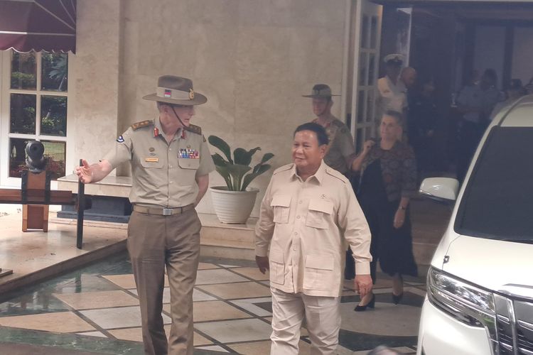 Menhan Prabowo Subianto bertemu dengan General Angus Campbell di kantor Kemenhan, Jakarta Pusat, Selasa (20/2/2024). 