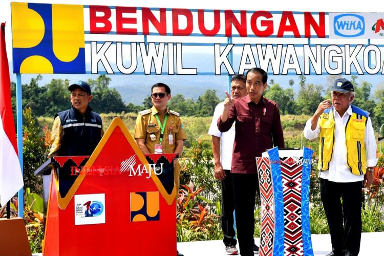 Presiden Joko Widodo saat meresmikan Bendungan Kuwil Kawangkoan di Minahasa Utara, Sulawesi Utara, Kamis (19/1/2023).
