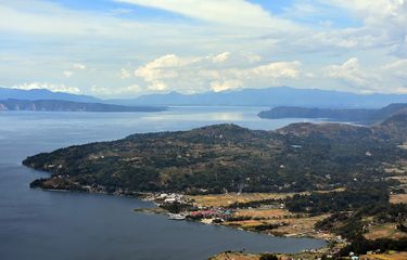 Ditjen Bina Marga membangun akses jalan dan jembatan untuk mendukung 5 Kawasan Strategis Pariwisata Nasional (KSPN) super prioritas. Salah satu destinasi super prioritas tersebut adalah Danau Toba di Sumatera Utara.