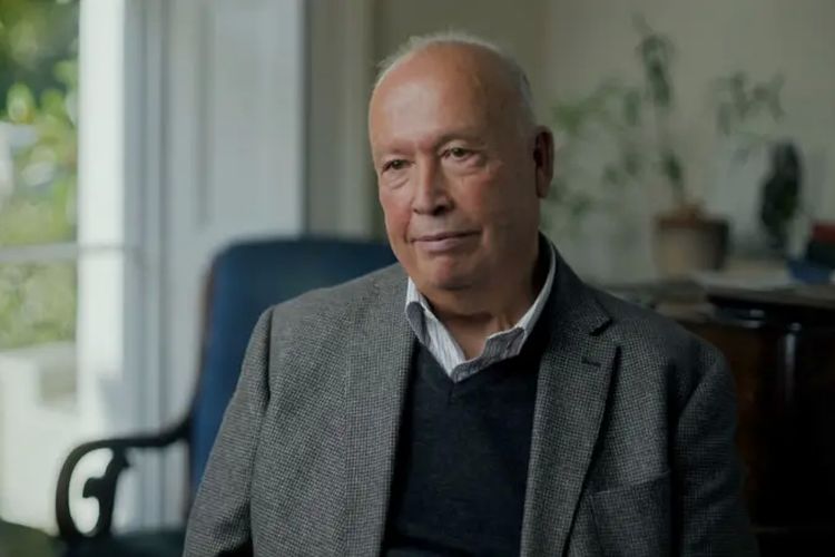 Rafiq Husseini, kepala staf pemimpin Palestina, menggambarkan Olmert sebagai bebek lumpuh.