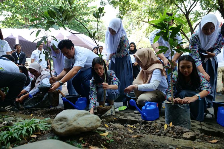 Pertamina jalankan program Sekolah Energi Berdikari di SMK Merdeka Bandung.