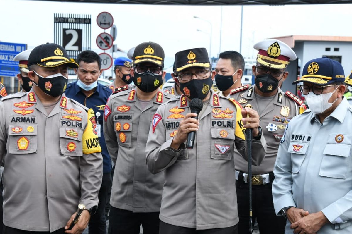 Kepala Korps Lalu Lintas (Kakorlantas) Polri, Irjen Pol Istiono menyebut terjadi penurunan jumlah wisatawan yang melintasi Banyuwangi menuju Bali. 
