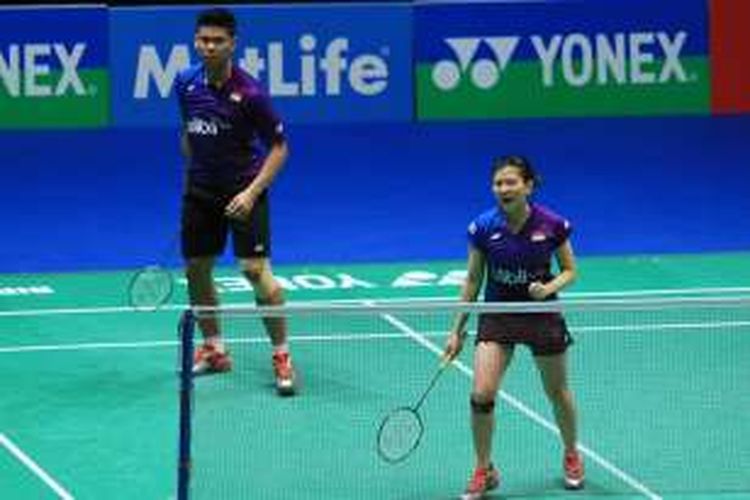 Pasangan ganda campuran Indonesia, Praveen Jordan/Debby Susanto, bereaksi saat menghadapi Kenta Kazuno/Ayane Kurihara (Jepang) pada babak kedua All england di Birmingham, Kamis (10/3/2016).