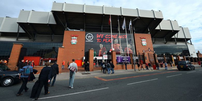 Suasana pintu gerbang tribune The Kop Stadion Anfield, Liverpool, Inggris, pada 20 Oktober 2012.