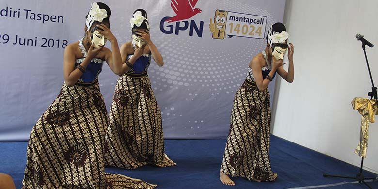 Tari Topeng saat pembukaan acara