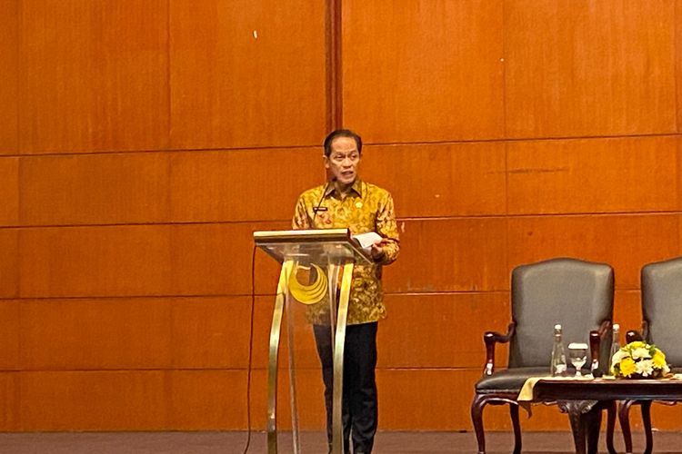 Menteri Lingkungan Hidup Hanif Faisol Nurofiq dalam acara diskusi bersama pimpinan industri se-Jabodetabek dan Karawang, di Jakarta Selatan, Kamis (10/4/2025). 