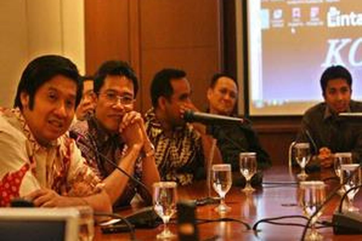 Tim Sembilan yang terdiri dari sembilan anggota DPR berkunjung ke Redaksi Kompas, Jakarta, untuk beraudensi dengan pemimpin redaksi Kompas, Kamis (3/12).