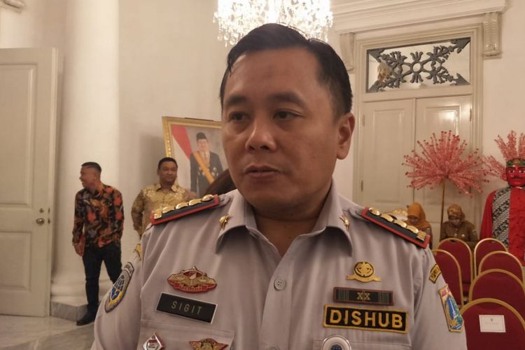 Pelaksana Tugas Kepala Dinas Perhubungan DKI Jakarta Sigit Wijatmoko di Balai Kota DKI Jakarta, Jakarta Pusat, Selasa (19/2/2019).
