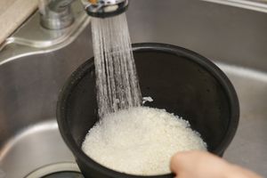 Biasa Mencuci Beras di Panci Rice Cooker, Hentikan Sekarang Juga