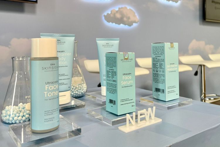 Tampilan produk Ultracalm Skinsitive yang terdiri dari face wash, toner, moisturizer, body lotion, dan face serum 