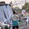Pengantin di Mojokerto Pasrah Menyaksikan Tenda Hajatan Hancur Diterjang Angin Kencang