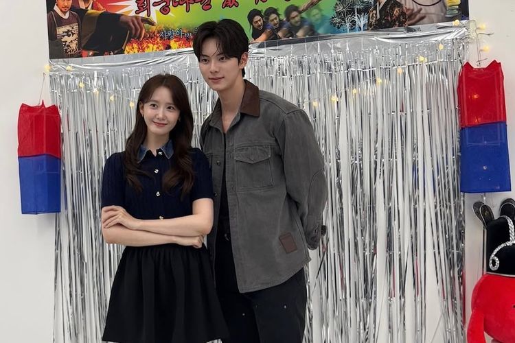 Lee Chae Min tampil stylish di luar layar. Intip 8 gaya kasual dan elegan pemeran Bon Appétit, Your Majesty yang bisa jadi inspirasi hangout.