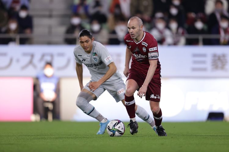 Gelandang Vissel Kobe, Andres Iniesta saat bermain di J1 League.