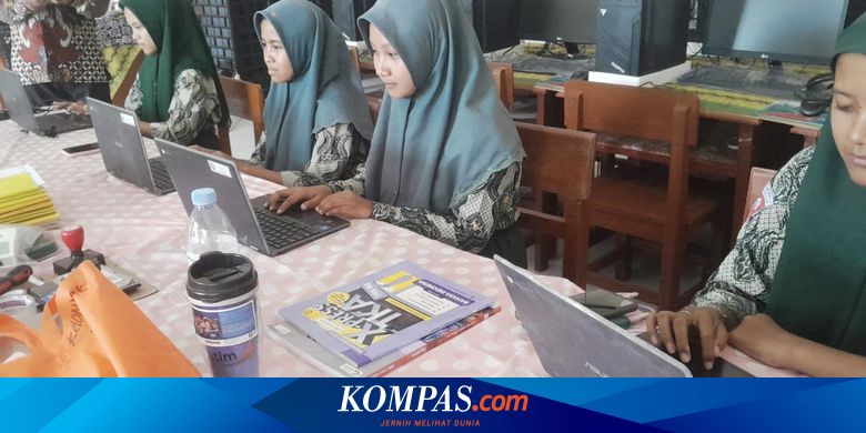 Sekolah di Bangkalan Terima Bantuan Chromebook, Sejumlah Unit Rusak akibat Pemakaian