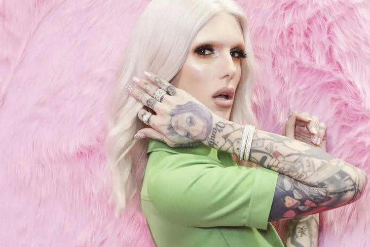 YouTuber Jeffree Star berada di peringkat 10 YouTuber dengan penghasilan terbesar 2020 versi Forbes. 