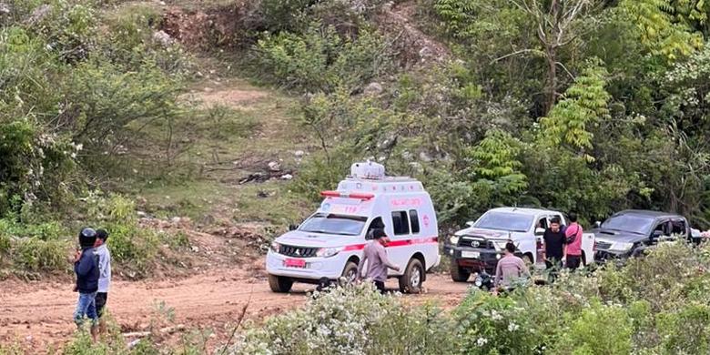 
Mobil rombongan relawan dari Posko Abdya Peduli mengantarkan bantuan untuk korban terdampak banjir ke Kabupaten Gayo Lues, Provinsi Aceh. 