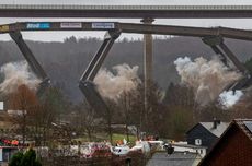 Detik-detik Hancurnya Jembatan Jerman Setinggi 70 Meter dengan 120 Kg Bahan Peledak 