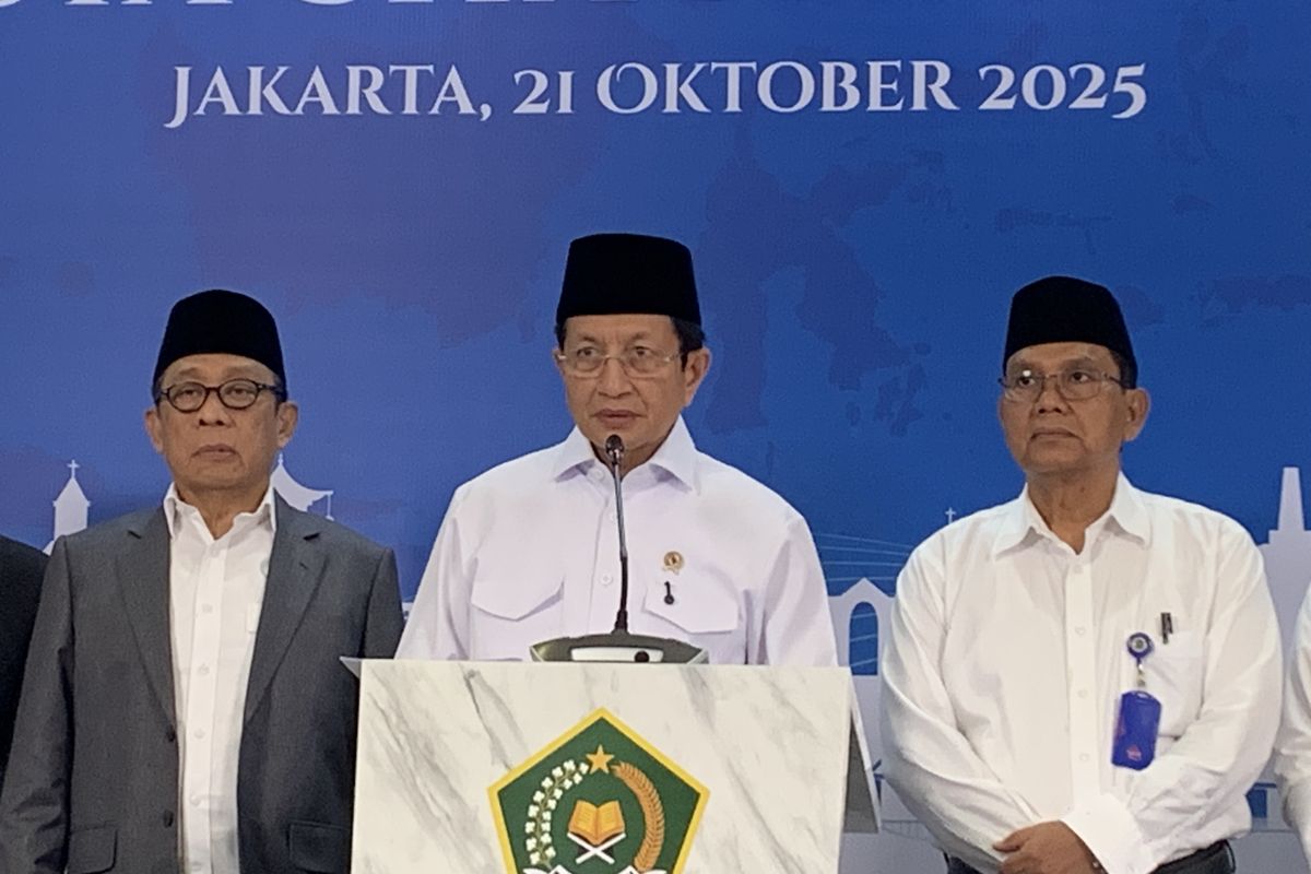 Menteri Agama (Menag) Nasaruddin Umar menyampaikan hasil pencapaian Kementerian Agama selama satu tahun pemerintahan Presiden Prabowo Subianto dan Wakil Presiden Gibran Rakabuming Raka dalam konferensi pers refleksi satu tahun perjalanan Kemenag mengawal Asta Cita, di Kantor Kemenag, Jakarta Pusat, Selasa (21/10/2025).