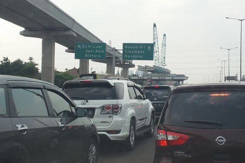 Titik Kemacetan di Tol Jakarta-Cikampek Siang Ini