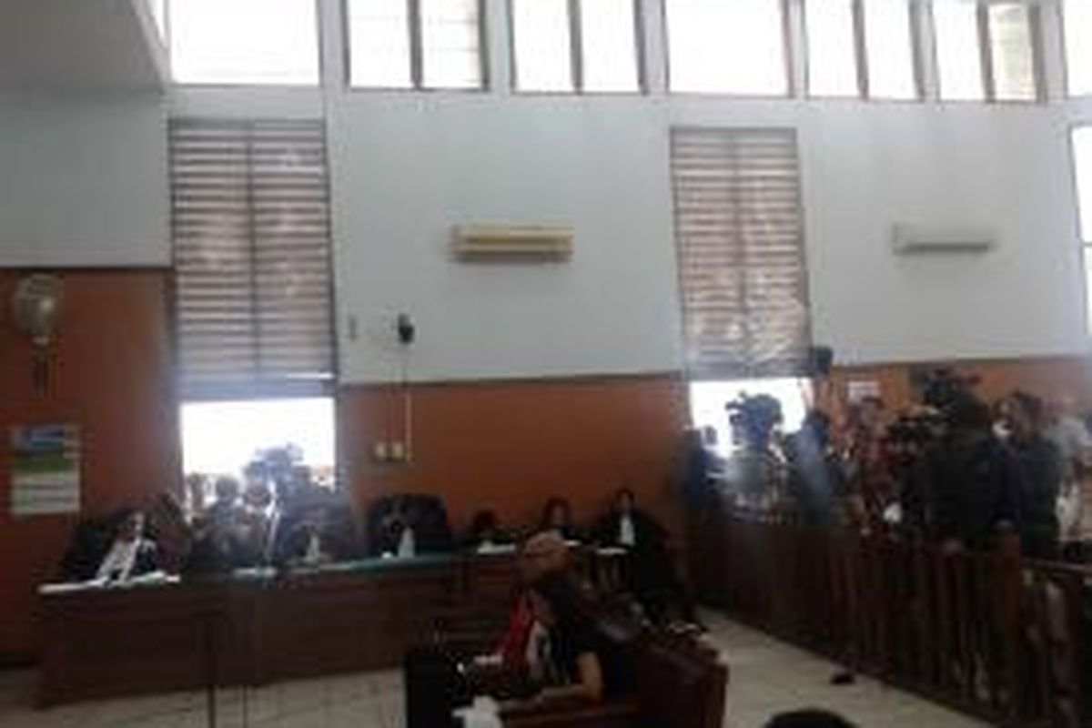 Neil Bantleman, guru Jakarta Internasional School (JIS) yang terlibat kasus pelecehan seksual menghadiri sidang putusan di Pengadilan Negeri Jakarta Selatan, Kamis, (3/4/2015).