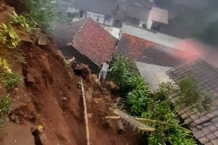 Longsor di Pangalengan, Empat Rumah Rusak, 20 Jiwa Mengungsi