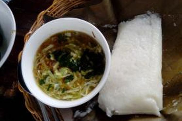 Luba’ Laya’ makanan khas suku Dayak Lundayeh yang terbuat dari beras organik. Sulitnya mendapatkan bahan pendamping  menyantap luba’ laya’ warga Nunukan terpaksa menyantap dengan soto.