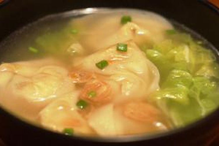 Heavenly Wonton Soup, sup kaldu spesial khas Made In China Express dan berisi pangsit udang.