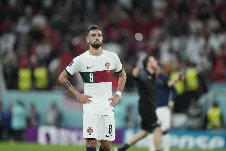 Gelandang Portugal Bruno Fernandes setelah pertandingan perempat final Portugal vs Maroko di Stadion Al Thumama, Doha, Qatar, Sabtu (10/12/2022).