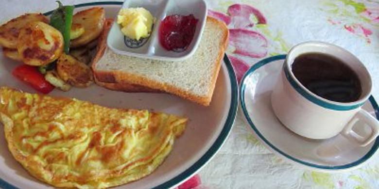 Menu sarapan di Hotel Yokohama di Phokara, Nepal. Hotel ini menyediakan kamar dengan harga Rp 55.000 per malam, kamar mandi privat dan jemputan di terminal bus Phokara.