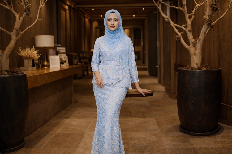 Baju Kurung Fit and Flare yang Feminin