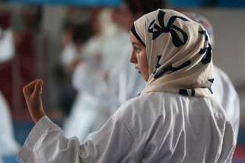 Perlu Adanya Sosialisasi Penggunaan Jilbab bagi Karateka 