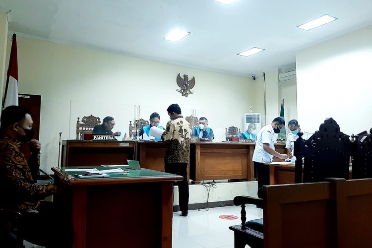 Majelis Hakim Perkara Pengadilan Tata Usaha Negara (PTUN) Semarang menyatakan mengabulkan gugatan PNS korban KDRT