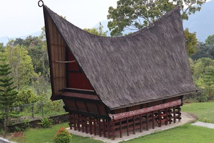 Rumah Adat Sumatera Utara: Bolon