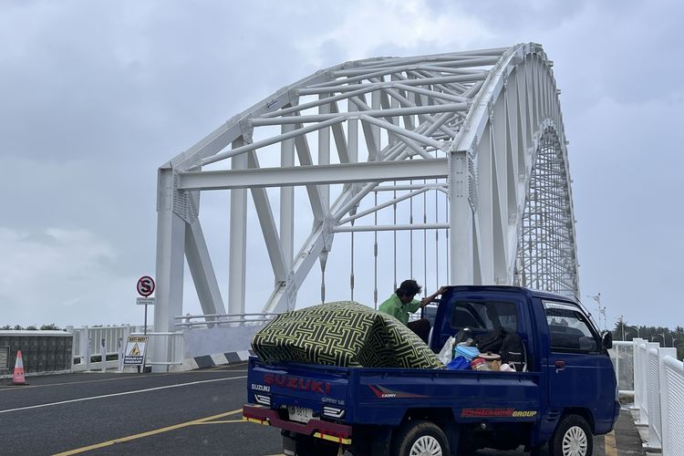 Jembatan Sodongkopo Resmi Berganti Nama Jadi Jaya Perkasa, Warga Berdatangan untuk Swafoto