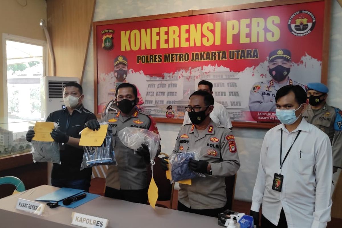 Polres Metro Jakarta Utara menggelar rilis tentang penganiayaan kepada seorang pengantar paket dan kawannya di Kantor Polres Metro Jakarta Utara, Selasa (25/1/2022). 