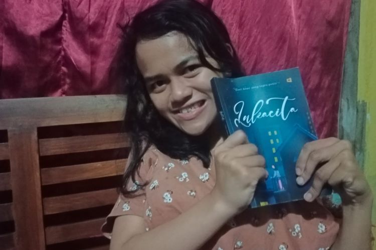 Desida Rohmatul Fadillah (18), penulis gadis disabilitas asal Kota Tasikmalaya, Jawa Barat.