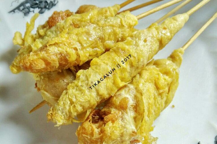 sate gulung telur